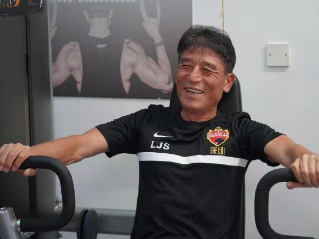 山本一木重重的长叹一声：哎。